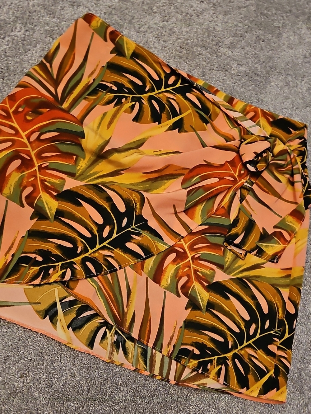 J2🔹️💛Tropical Peach Leaf Wrap Mini Skirt